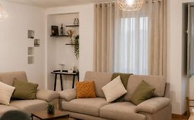 Ribeirinha Guesthouse